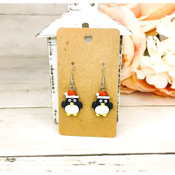 New Christmas Penguins w/Santa Hat Earrings Resin 3-D Xmas, Fun, Jewelry - Picture 1 of 1